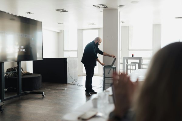 Descubra estratégias eficazes para impulsionar a produtividade de equipes remotas